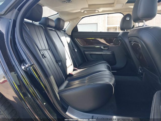 2011 JAGUAR XJ SAJWA2GE0BMV16344 Photo 7