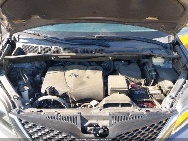 2017 TOYOTA SIENNA 5TDXZ3DC3HS822312 Photo 9