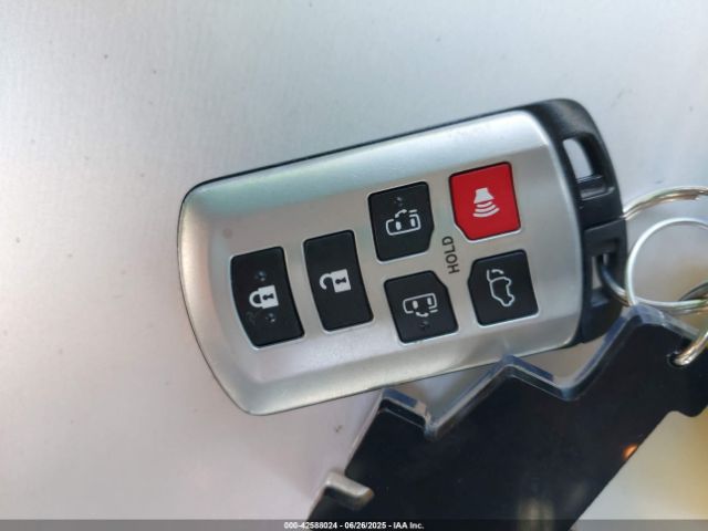 2017 TOYOTA SIENNA 5TDXZ3DC3HS822312 Photo 10