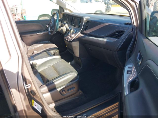 2017 TOYOTA SIENNA 5TDXZ3DC3HS822312 Photo 4