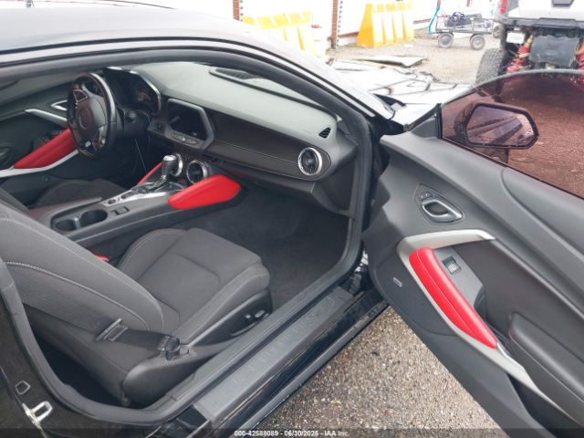 2018 CHEVROLET CAMARO 1G1FB1RX8J0122075 Photo 4