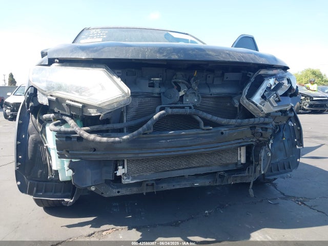 JN8AT2MT3HW382050 Nissan 2017