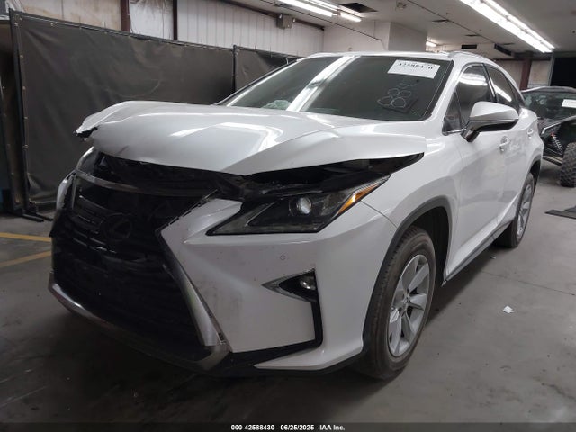 Lexus 2017 2017 2T2ZZMCA9HC047114 Image 2