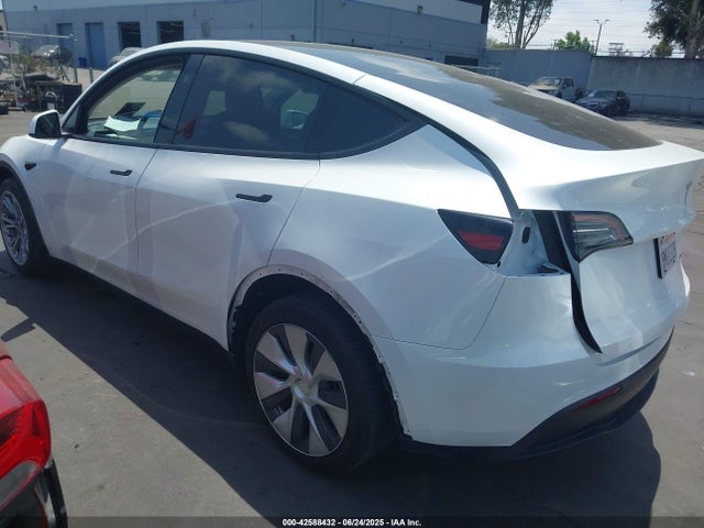 2024 TESLA MODEL Y 7SAYGDEE7RF063236 Photo 2