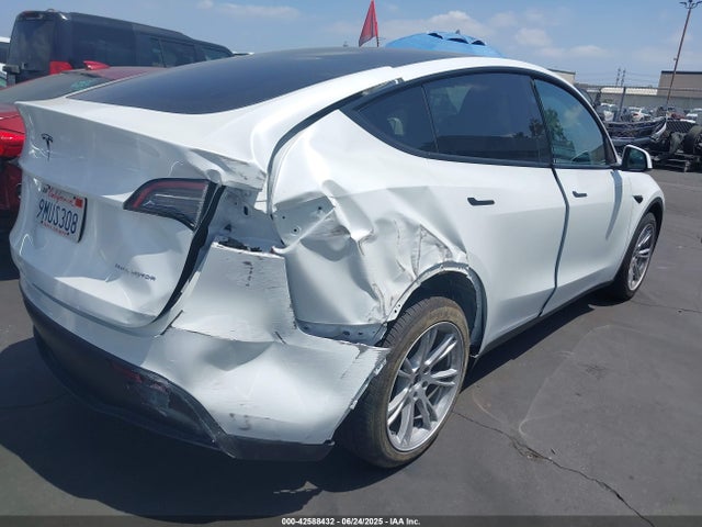 2024 TESLA MODEL Y 7SAYGDEE7RF063236 Photo 3
