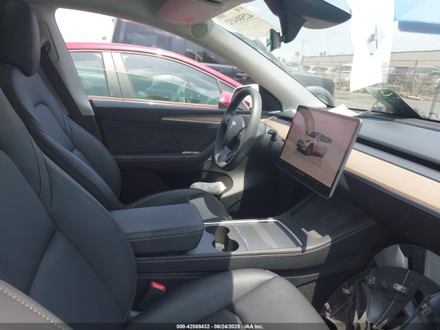 2024 TESLA MODEL Y 7SAYGDEE7RF063236 Photo 4