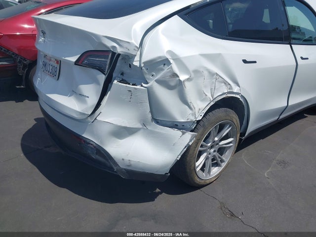 2024 TESLA MODEL Y 7SAYGDEE7RF063236 Photo 5