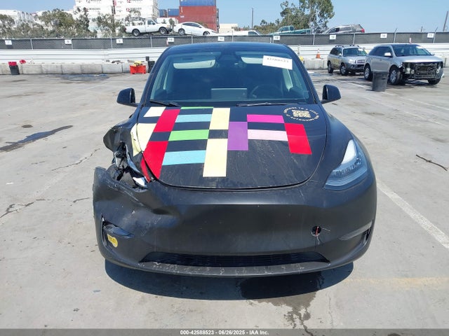 7SAYGDEE0NF441729 Tesla Model Y