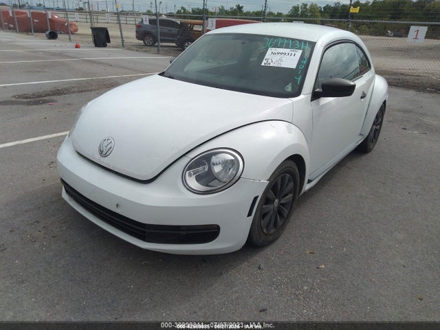 Volkswagen Beetle Coupe 1.8t Entry 2014 3VWF17AT7EM656982 Image 2