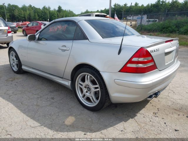 2003 MERCEDES-BENZ SLK 32 AMG WDBKK66F53F283741 Photo 2