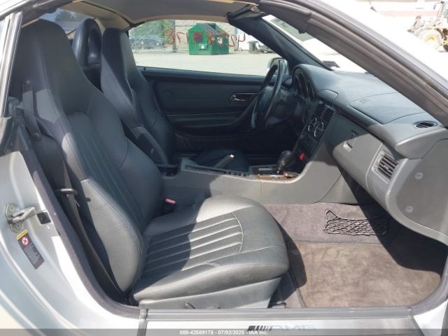 2003 MERCEDES-BENZ SLK 32 AMG WDBKK66F53F283741 Photo 4