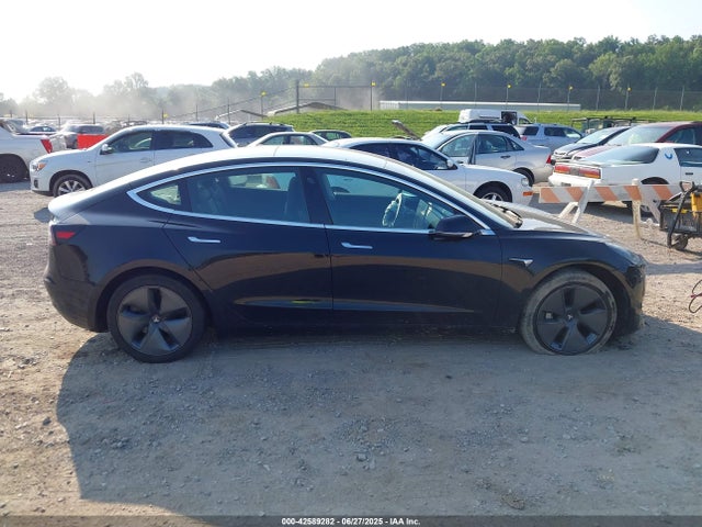 5YJ3E1EA5KF484399 Tesla 2019