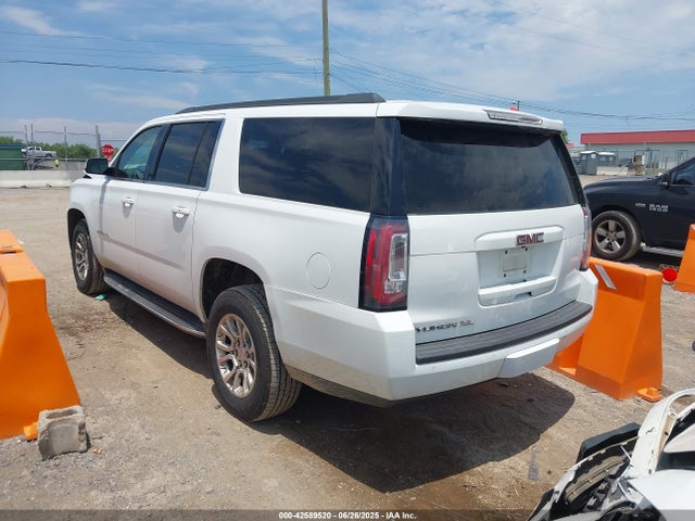 2018 GMC YUKON XL 1GKS2GKC8JR222399 Photo 2