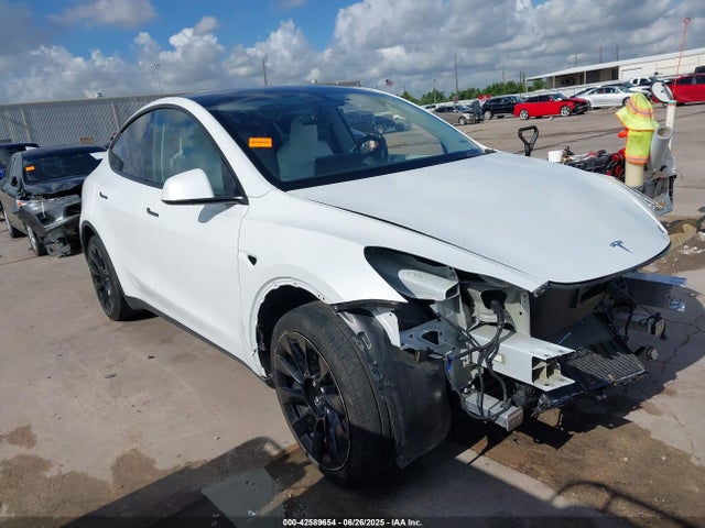 2023 TESLA MODEL Y 7SAYGDEE3PA050400 Photo 0