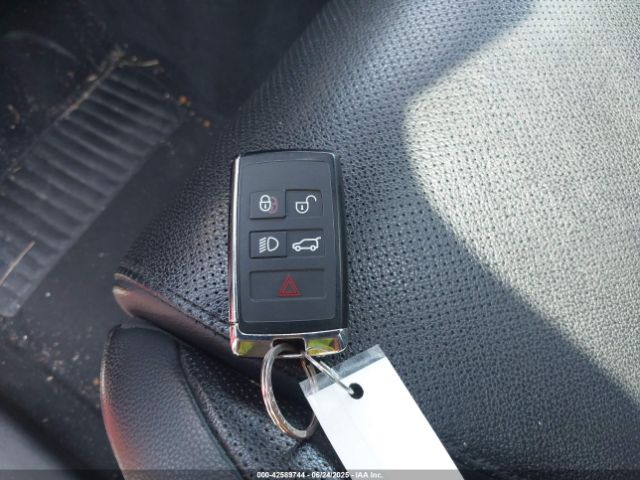 2021 JAGUAR F-PACE SADCJ2EX0MA688095 Photo 10