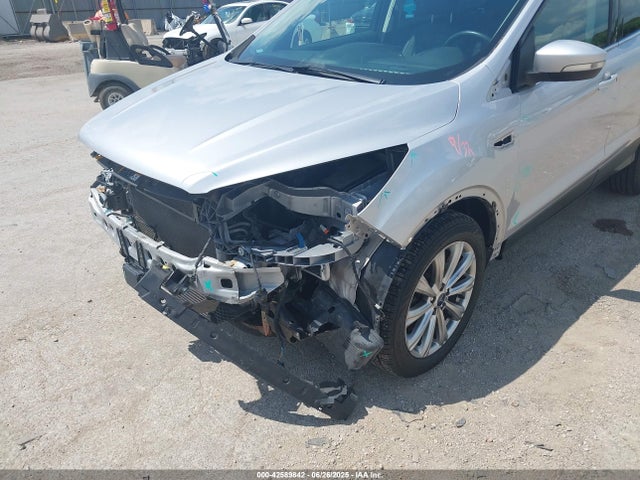 1FMCU9J92JUC67844 Ford Escape