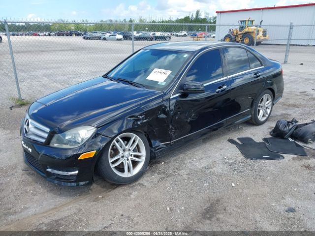 2013 MERCEDES-BENZ C 250 WDDGF4HB2DR273930 Photo 1