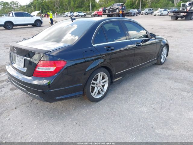 2013 MERCEDES-BENZ C 250 WDDGF4HB2DR273930 Photo 3