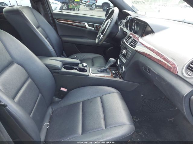 2013 MERCEDES-BENZ C 250 WDDGF4HB2DR273930 Photo 4