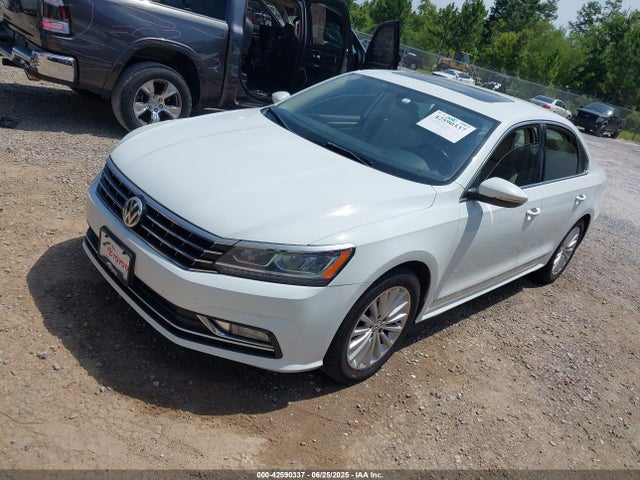 Volkswagen Passat 2016 1VWBT7A3XGC067745 Image 2