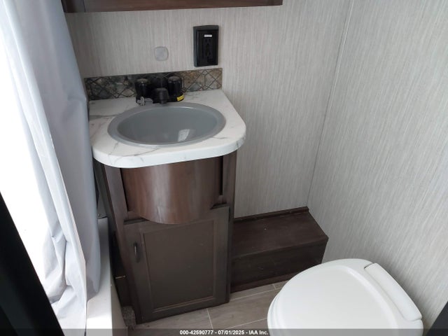 Продажа на аукционе авто 2021 Forest River Cherokee, vin: 4X4TCKE24MX147116, номер лота: 42590777