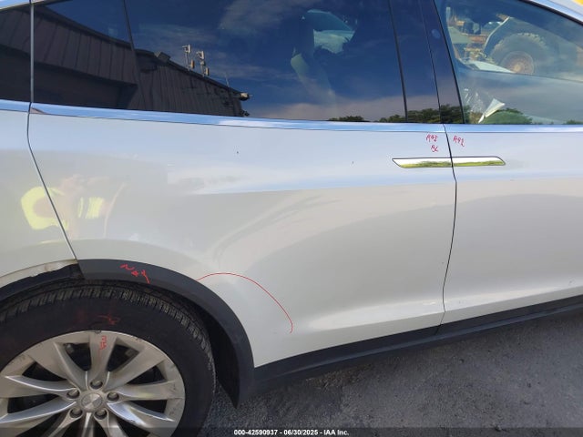 Tesla 2020 2020 5YJXCBE27LF242169 Image 21