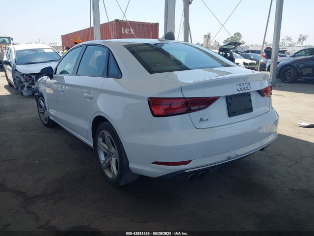 2017 AUDI A3 WAUAUGFF9H1029822 Photo 2