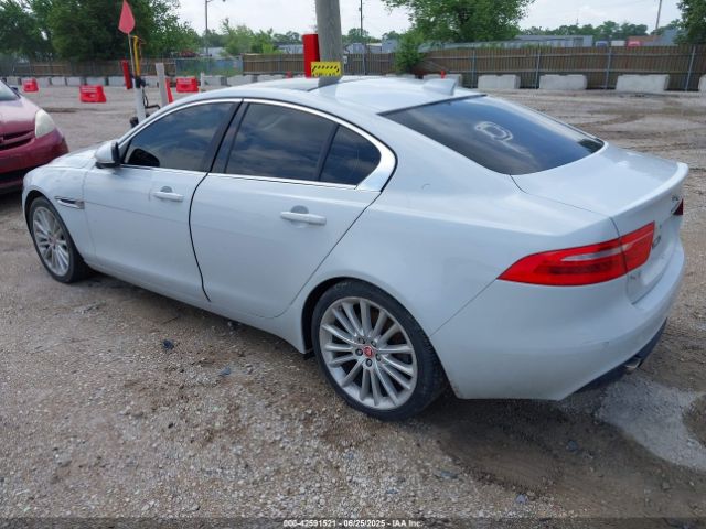 2017 JAGUAR XE SAJAN4BV5HA948682 Photo 2