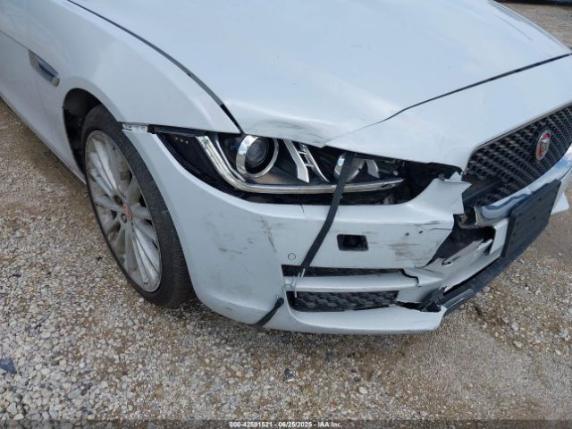2017 JAGUAR XE SAJAN4BV5HA948682 Photo 5