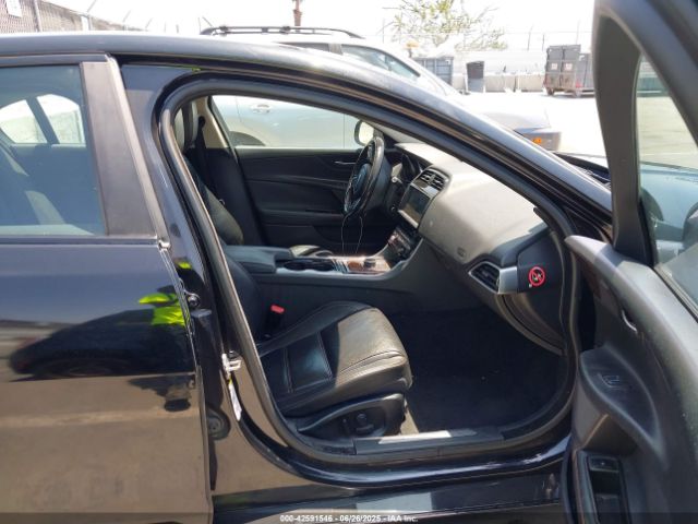 2017 JAGUAR XE SAJAE4BG1HA957610 Photo 4