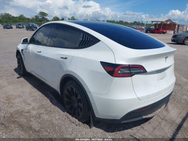 2021 TESLA MODEL Y 5YJYGDED3MF173455 Photo 2