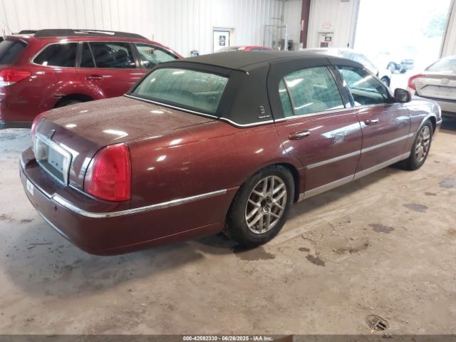 2004 LINCOLN TOWN CAR 1LNHM81W34Y680083 Photo 3