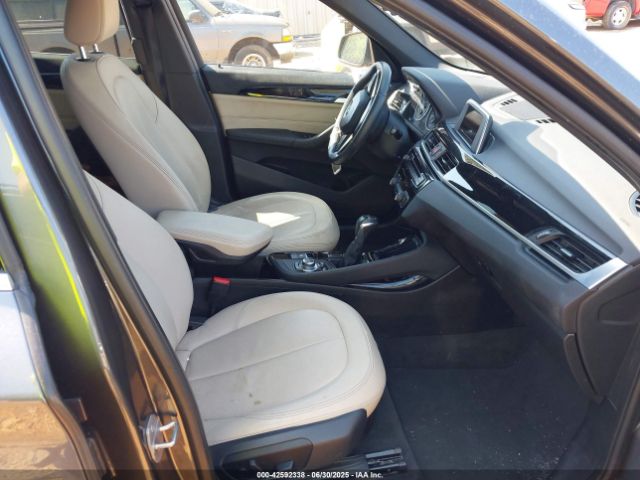 2016 BMW X1 WBXHT3C31G5E47828 Photo 4