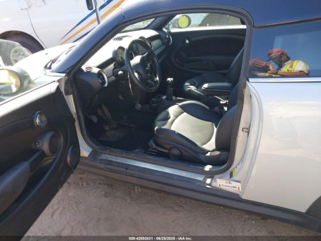 2012 MINI COOPER WMWSX1C57CT300216 Photo 5