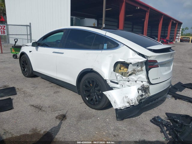 2017 TESLA MODEL X 5YJXCAE29HF077467 Photo 2