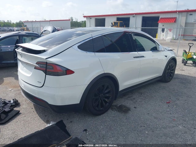 2017 TESLA MODEL X 5YJXCAE29HF077467 Photo 3