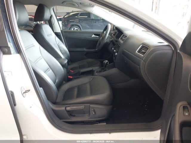 3VWD17AJ9EM230636 Volkswagen 2014