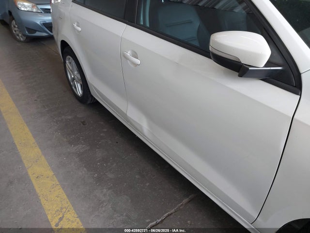 3VWD17AJ9EM230636 Volkswagen 2014