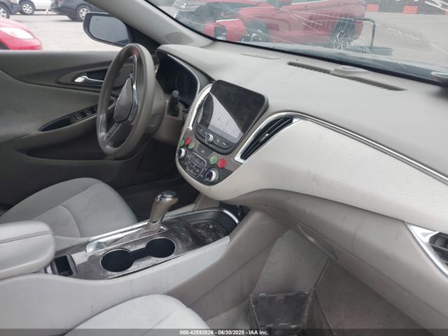 2019 CHEVROLET MALIBU 1G1ZD5ST6KF187639 Photo 4