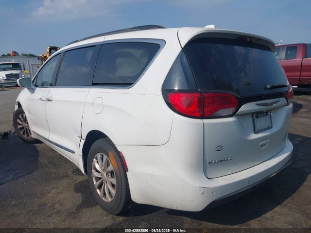 2017 CHRYSLER PACIFICA 2C4RC1BG3HR832335 Photo 2