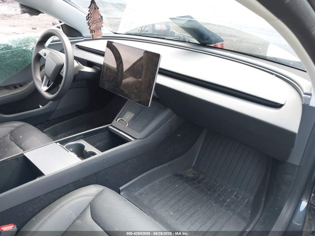 2025 TESLA MODEL 3 5YJ3E1EA2SF951939 Photo 4