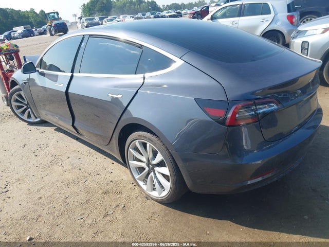 2018 TESLA MODEL 3 5YJ3E1EB9JF116511 Photo 2