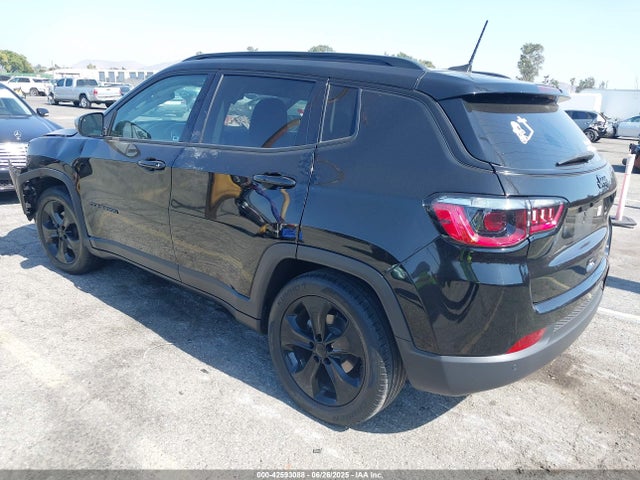 Jeep 2021 2021 3C4NJCBBXMT526986 Image 3
