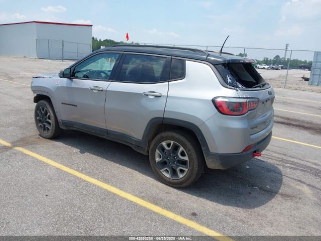 2019 JEEP COMPASS 3C4NJDDB7KT667885 Photo 2