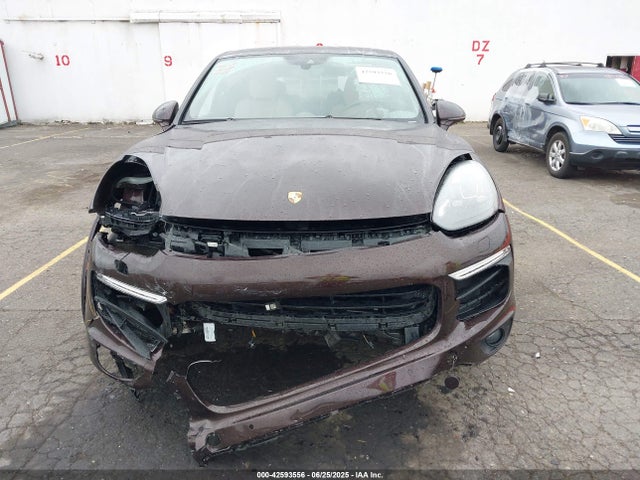 Porsche Cayenne 2018 WP1AE2A29JLA72623 Image 13