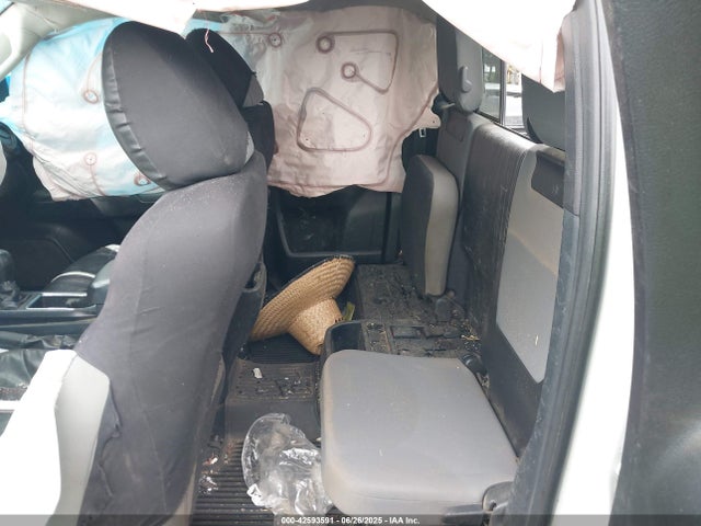 5TFRX5GN9KX140351 Toyota 2tr-fe