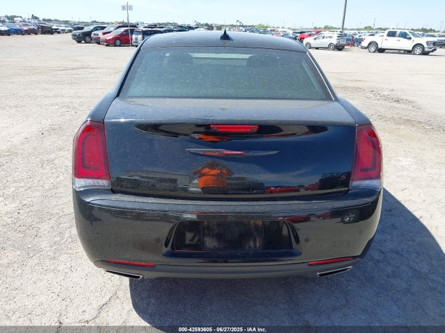Chrysler 300 2023 2C3CCABG2PH510011 Image 16