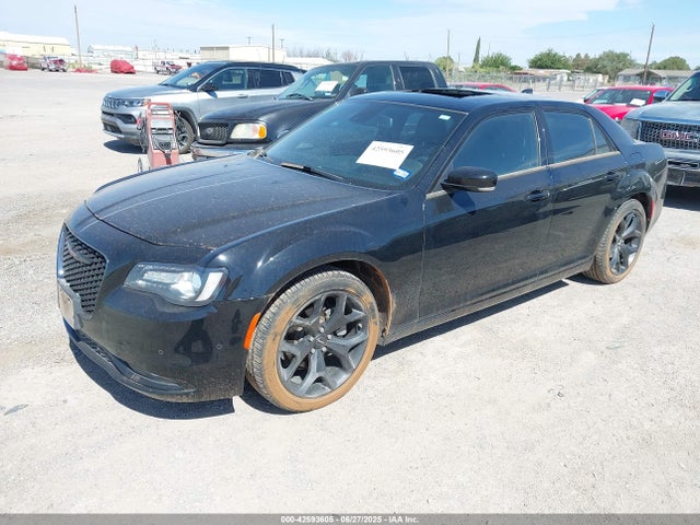 Chrysler 300 2023 2C3CCABG2PH510011 Image 2