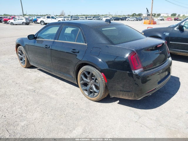Chrysler 300 2023 2C3CCABG2PH510011 Image 3