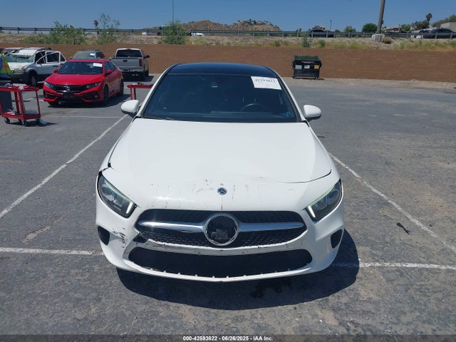 W1K3G4EBXMJ290053 Mercedes-Benz m260